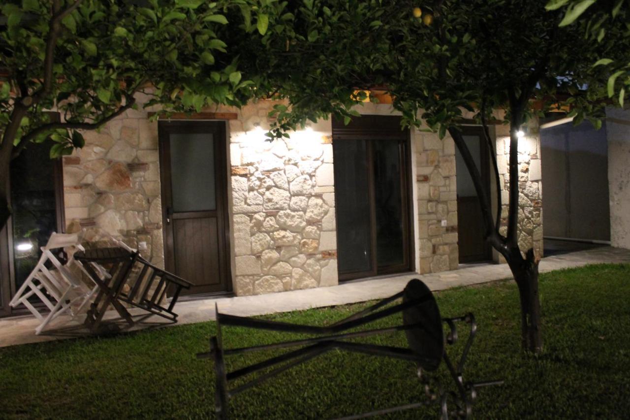 Ferienwohnung Citrus Garden Nea Skioni Exterior foto